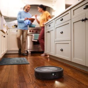 iRobot® Roomba® i7158 – Nauči se vašega doma. Vklopi se v vaše življenje