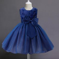 Northix Večerna obleka s pentljo in rožami - modra (140)